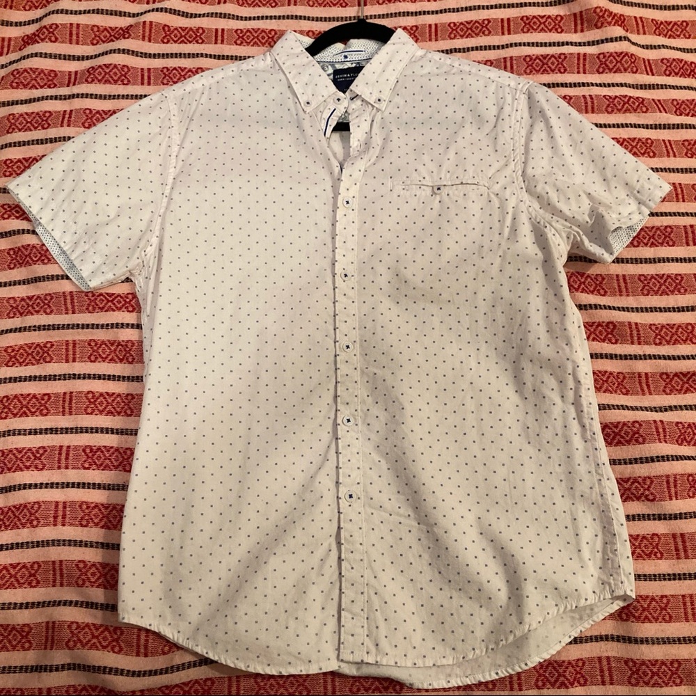 Short sleeve button up
